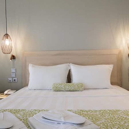 Amira Luxury Suites Скиатос Екстериор снимка