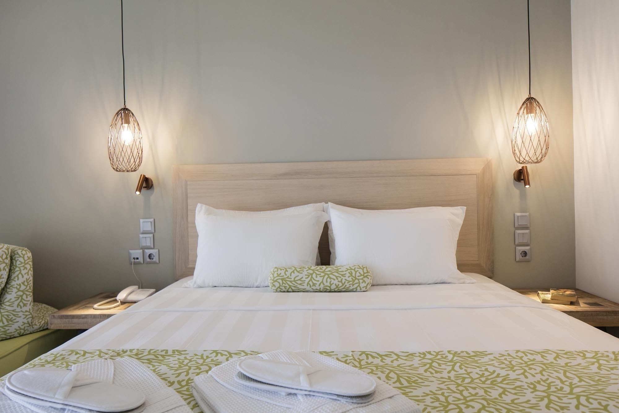 Amira Luxury Suites Скиатос Екстериор снимка