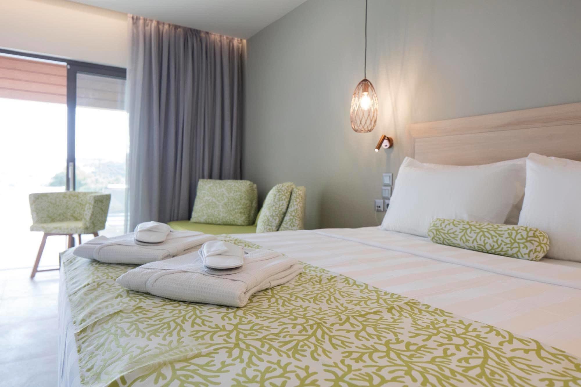 Amira Luxury Suites Скиатос Екстериор снимка