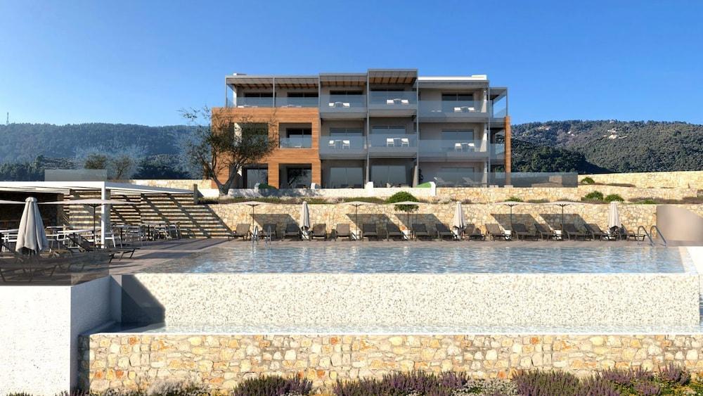 Amira Luxury Suites Скиатос Екстериор снимка