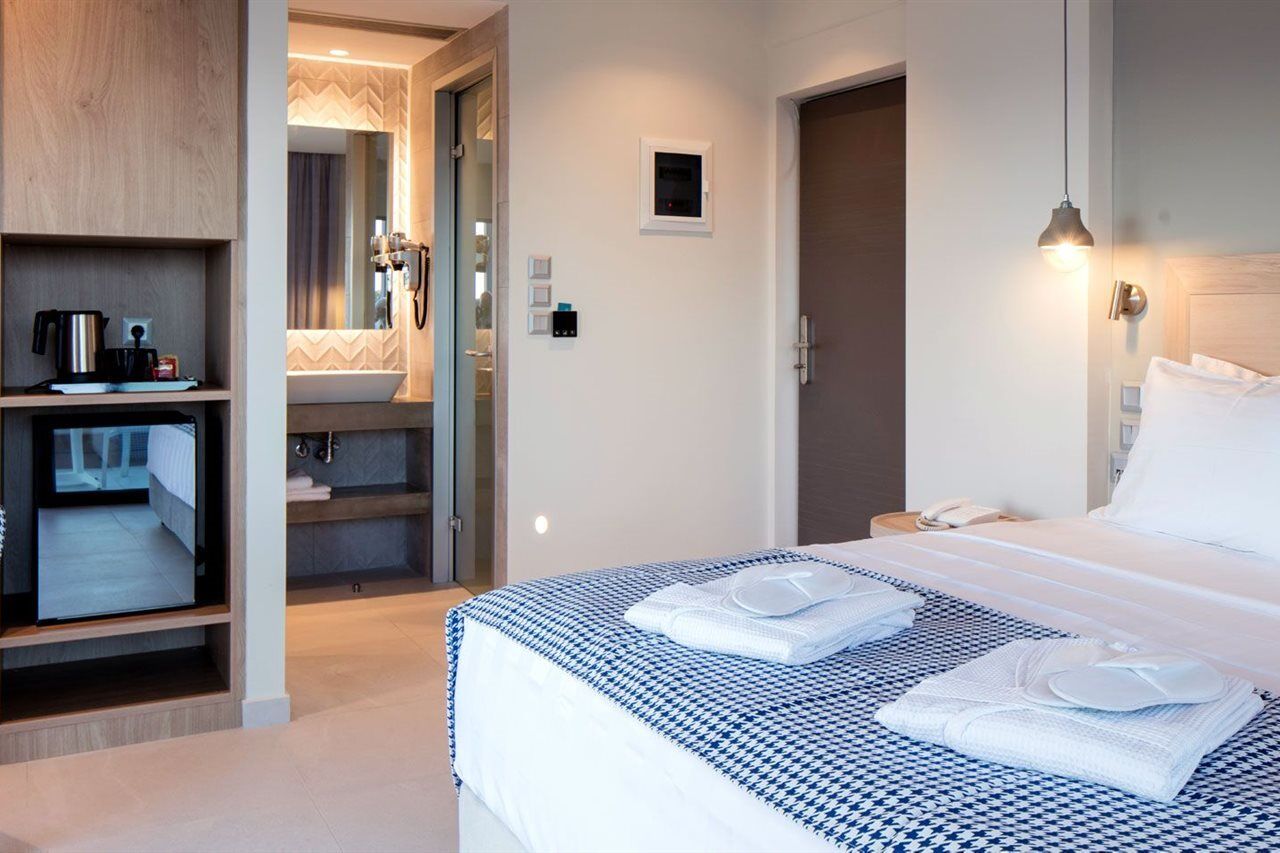 Amira Luxury Suites Скиатос Екстериор снимка