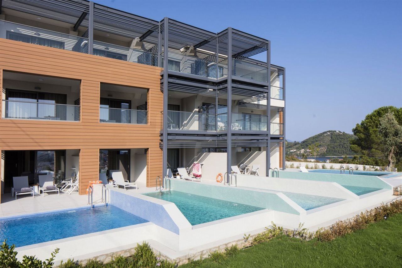 Amira Luxury Suites Скиатос Екстериор снимка