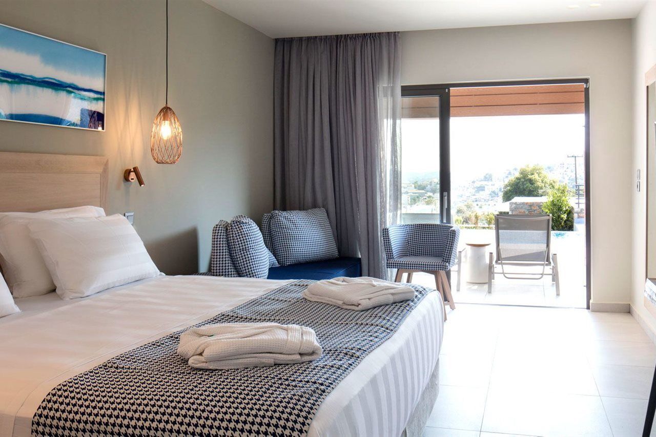 Amira Luxury Suites Скиатос Екстериор снимка