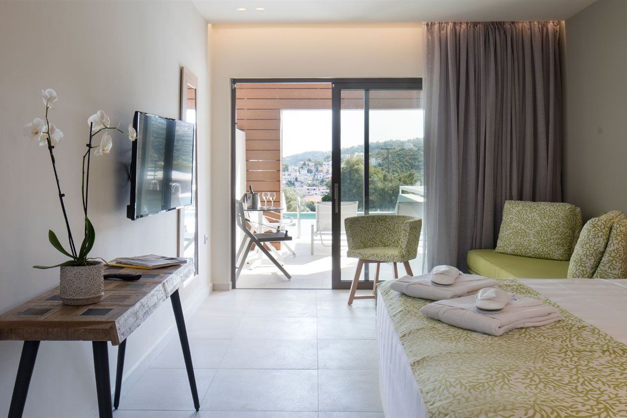 Amira Luxury Suites Скиатос Екстериор снимка
